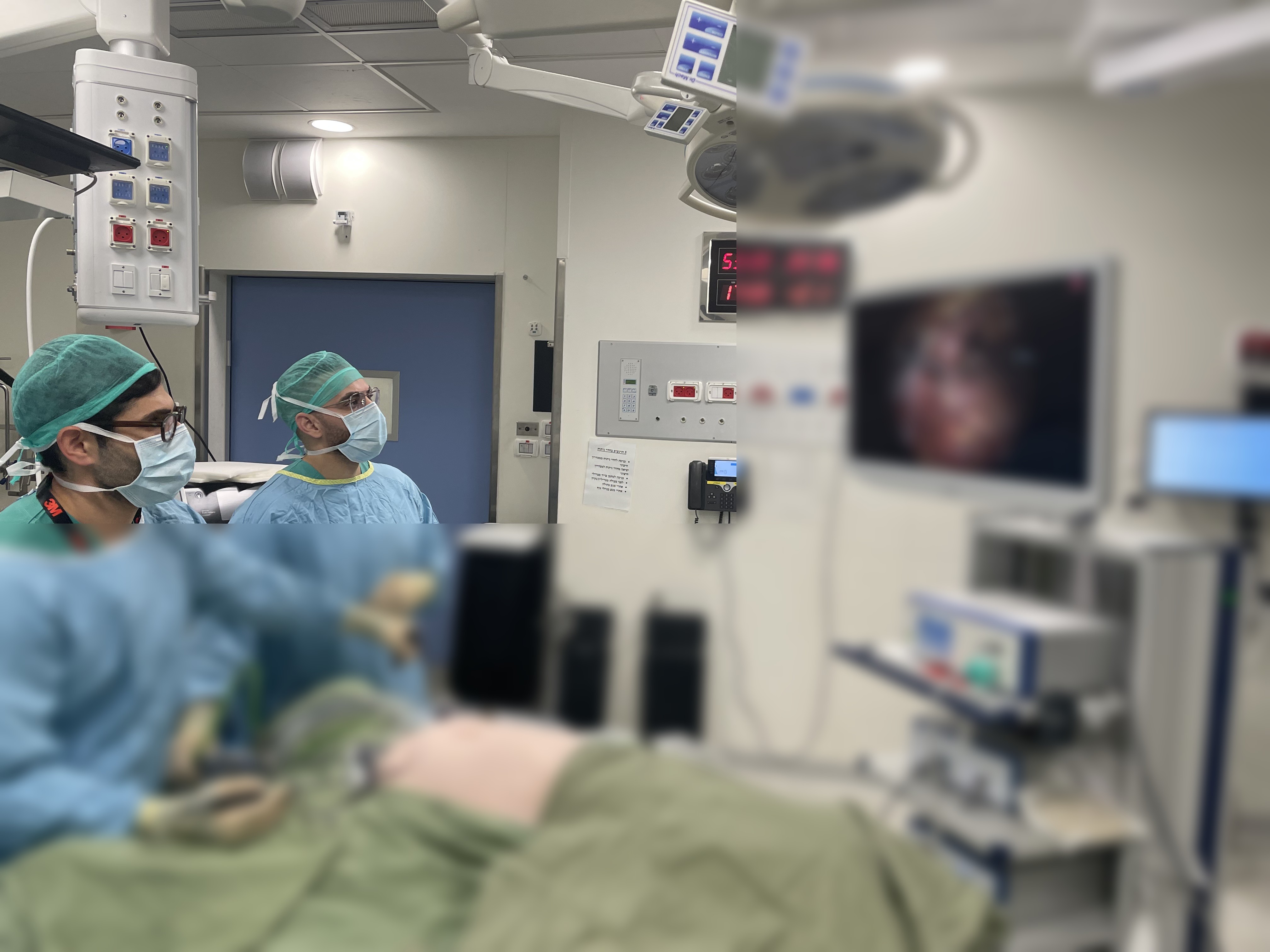 תיקון היפרדות שרירים בגישה לפרוסקופית