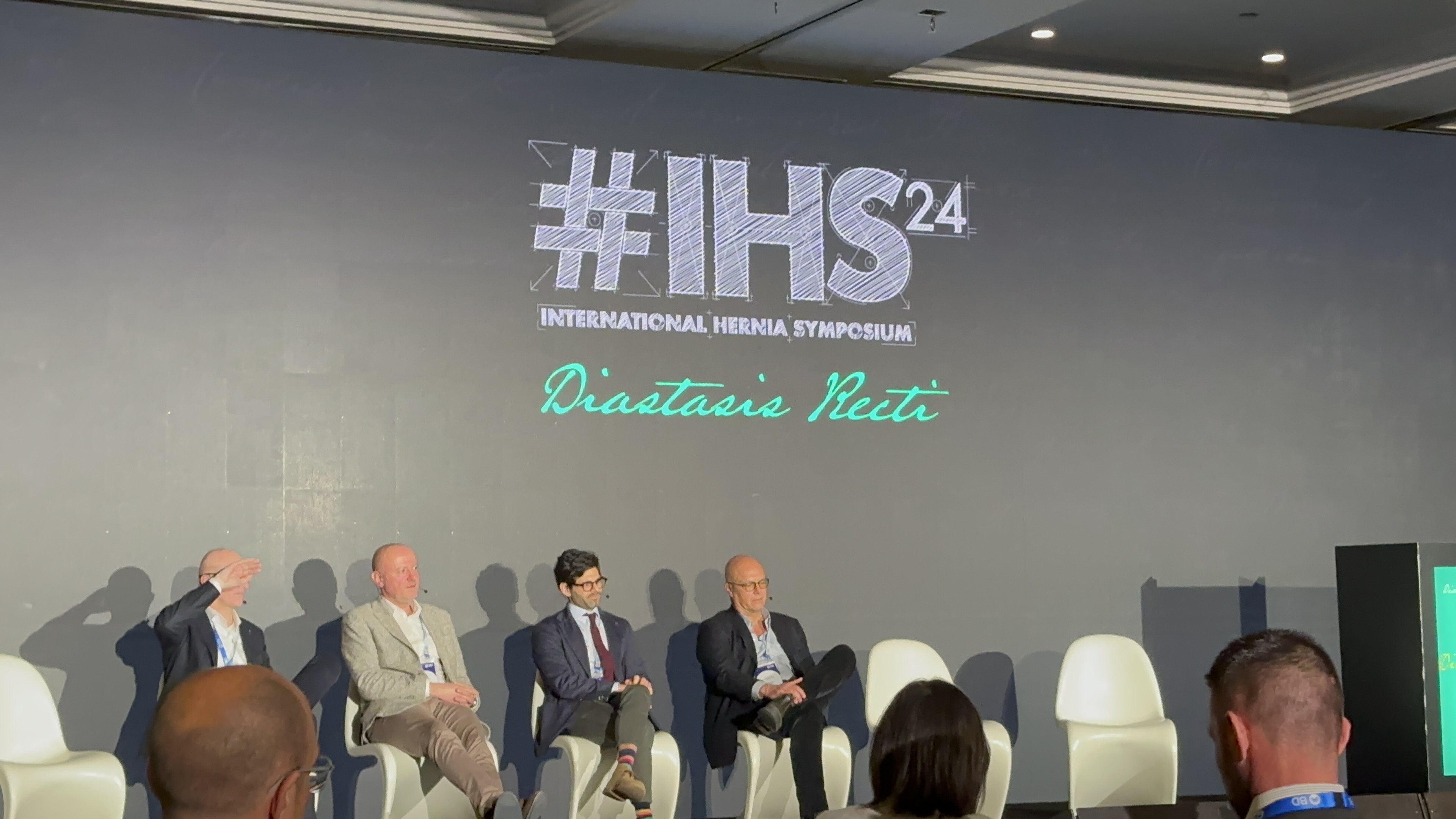 במה בכנס IHS 2024