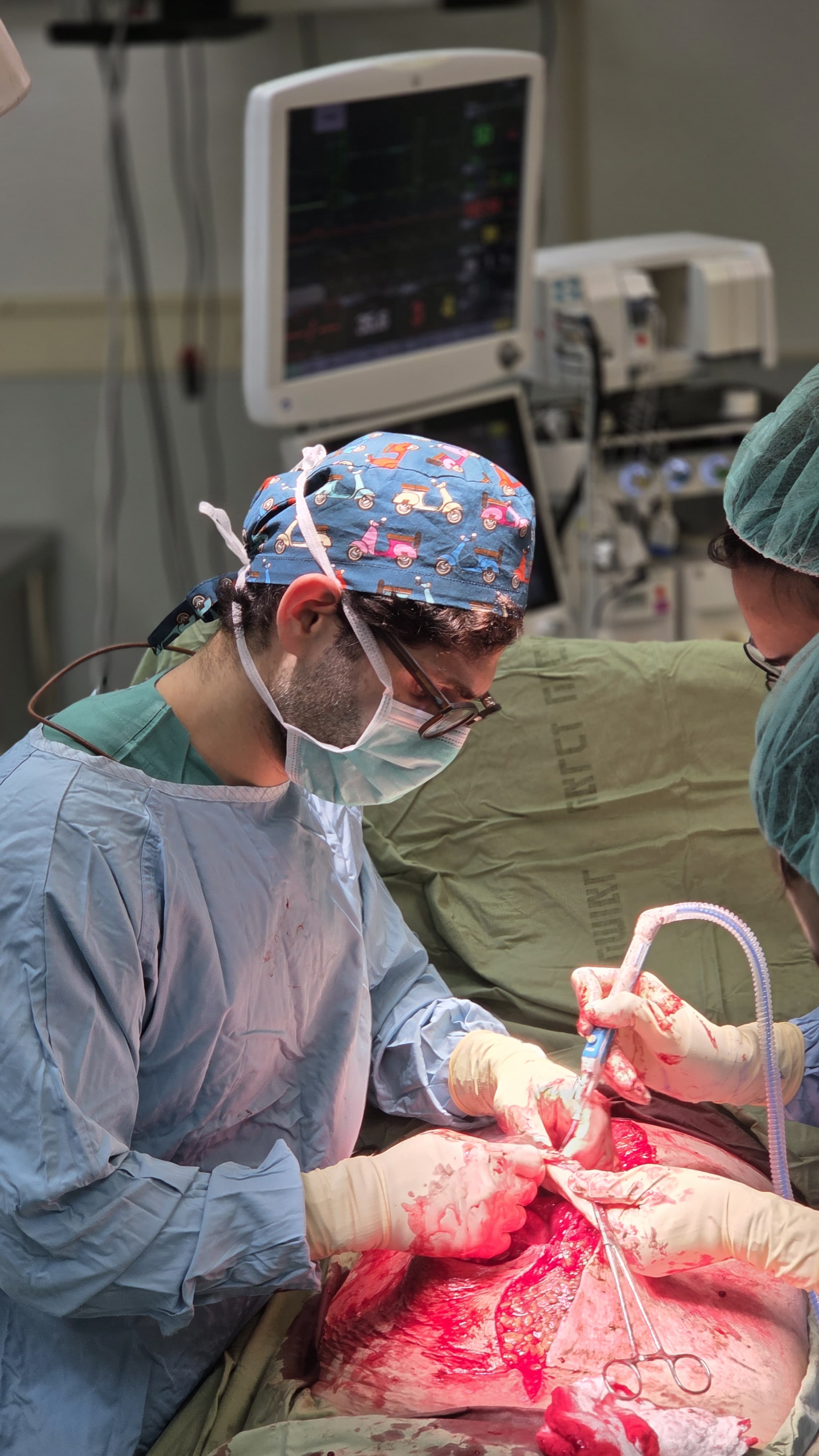 ד״ר נדב נבו מנתח